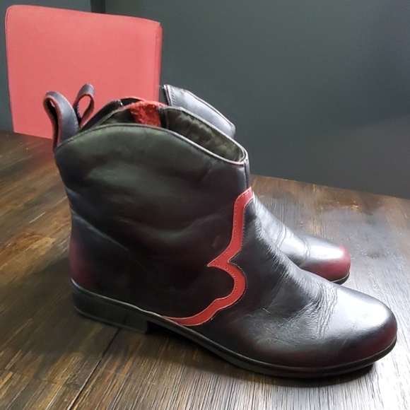Naot volcanic black sirocco booties 9